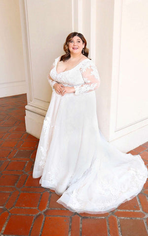 LACE PLUS SIZE A-LINE WEDDING DRESS WITH SWEETHEART NECKLINE AND LONG SLEEVES