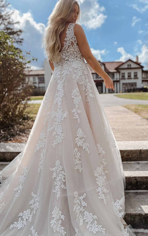 7169+ | STELLA YORK - Bridal Brilliance plus size wedding gown