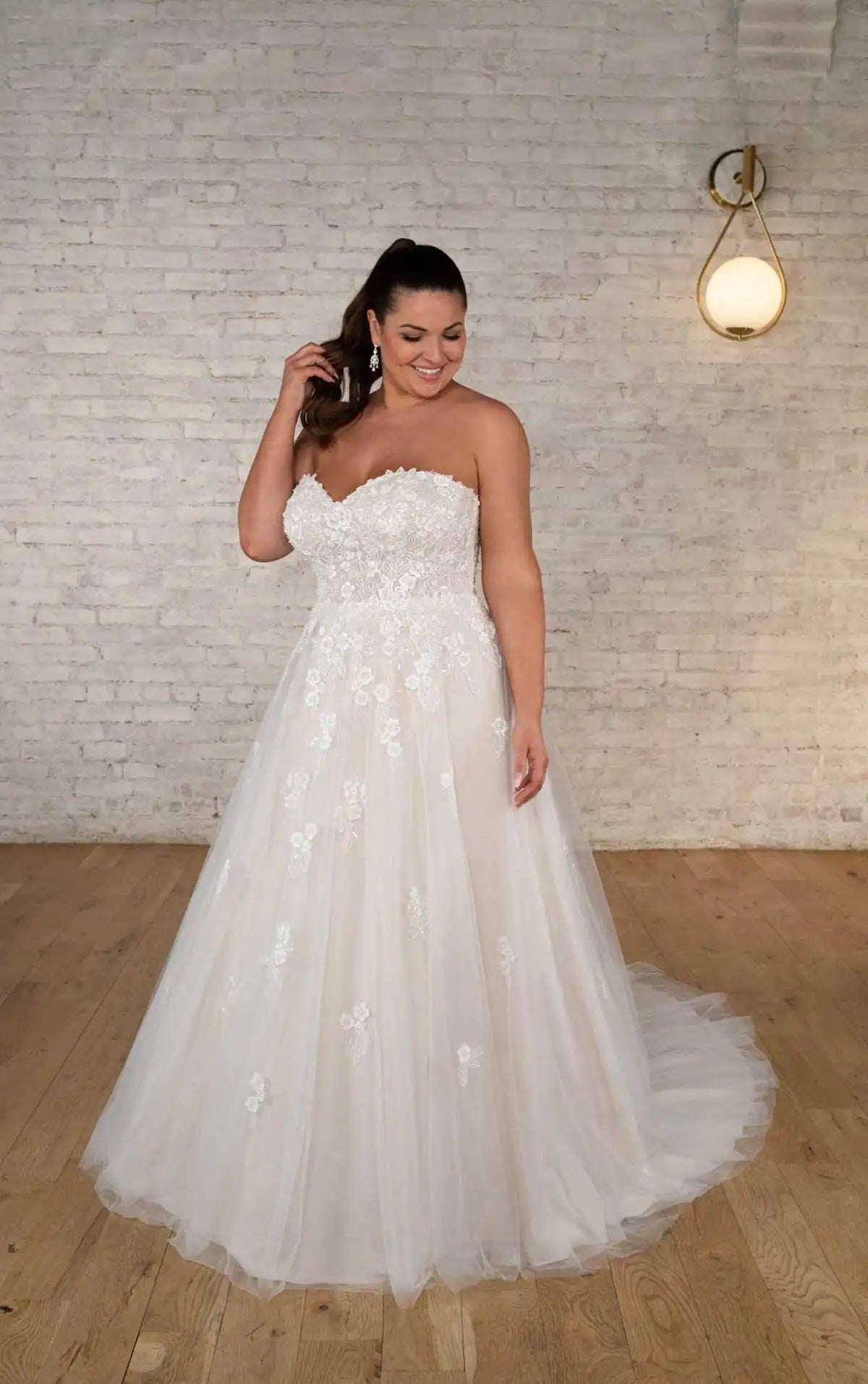 Curvy Brides, Sizes 16 & Up — Heart to Heart Bride