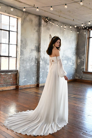 REMI | All Who Wander - Bridal Brilliance REMI | All Who Wander | BOHO SWEETHEART WEDDING DRESS WITH LONG SLEEVES